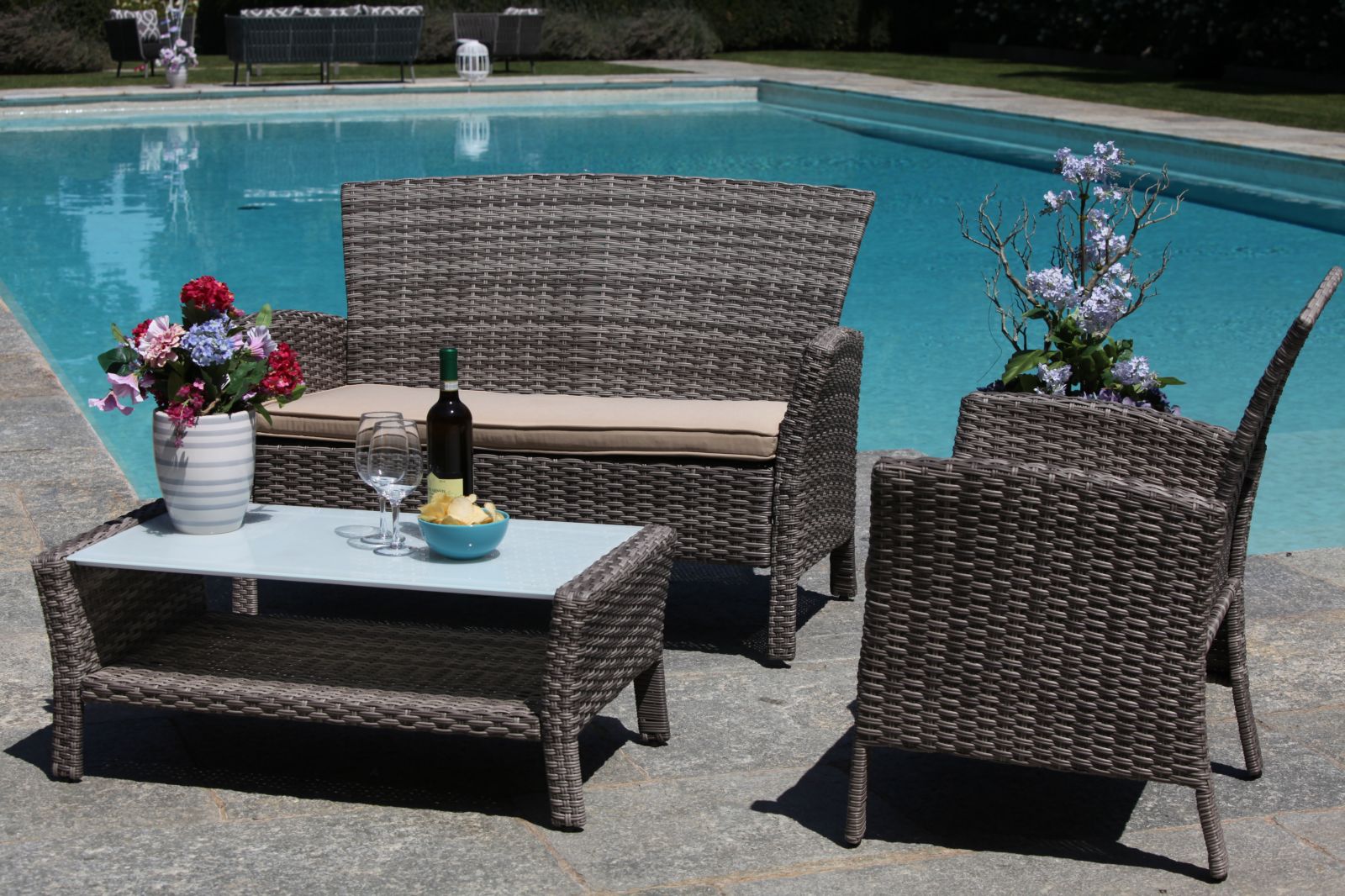 SALOTTO DA GIARDINO AMALIA IN POLYRATTAN GRIGIO CON CUSCINI INCLUSI