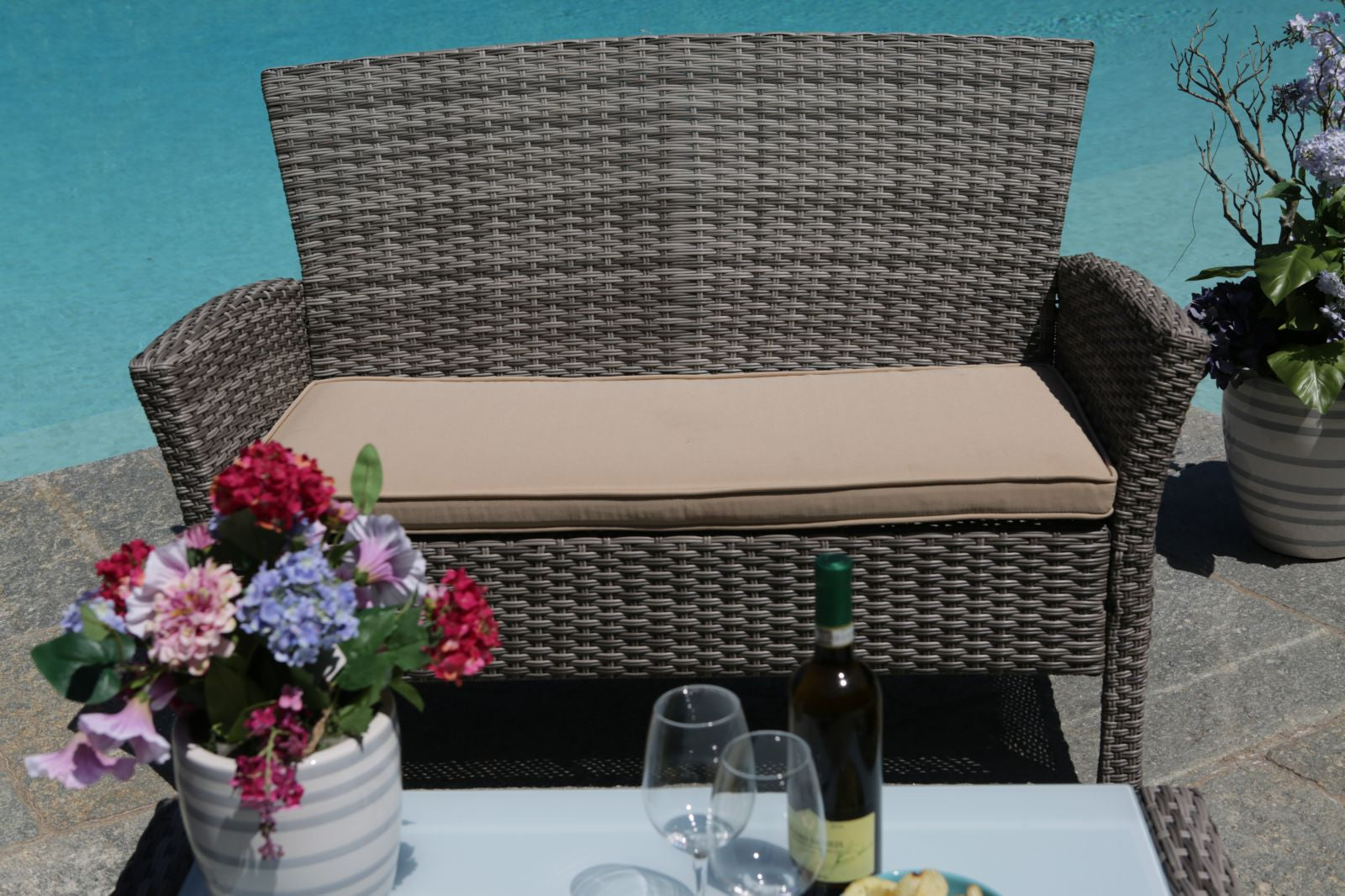 SALOTTO DA GIARDINO AMALIA IN POLYRATTAN GRIGIO CON CUSCINI INCLUSI