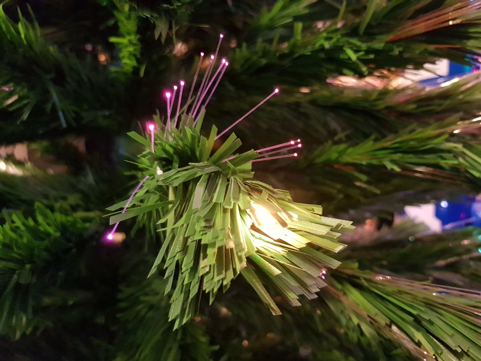 ALBERO DI NATALE CON FIBRE OTTICHE H.210CM