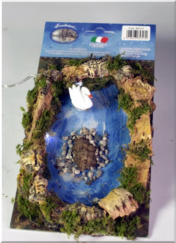 LAGO CON CIGNO E LUCI A BATTERIA 20X12CM