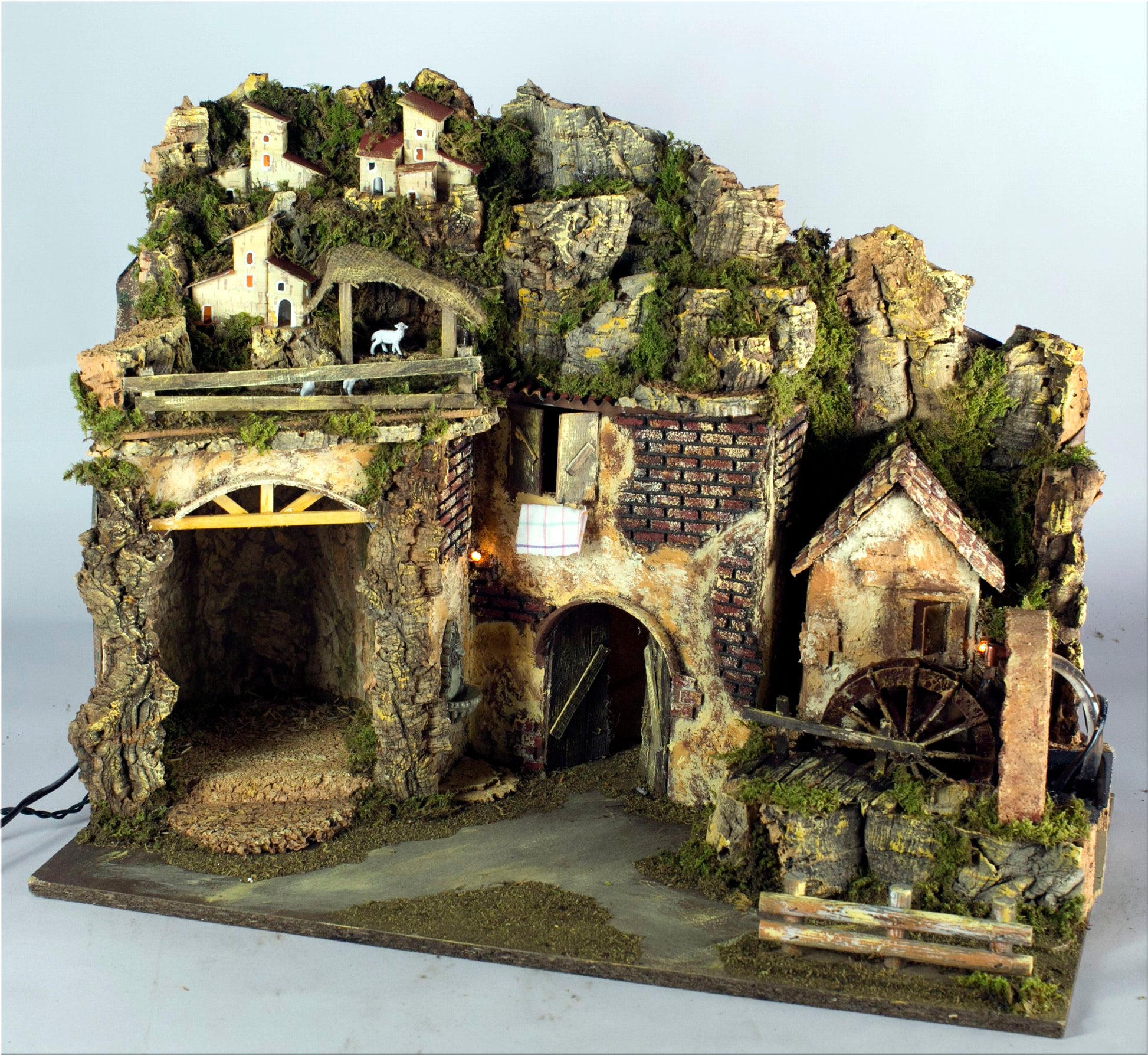 PRESEPE 60X34X44 CM CON LUCI E MULINO AD ACQUA CON POMPA