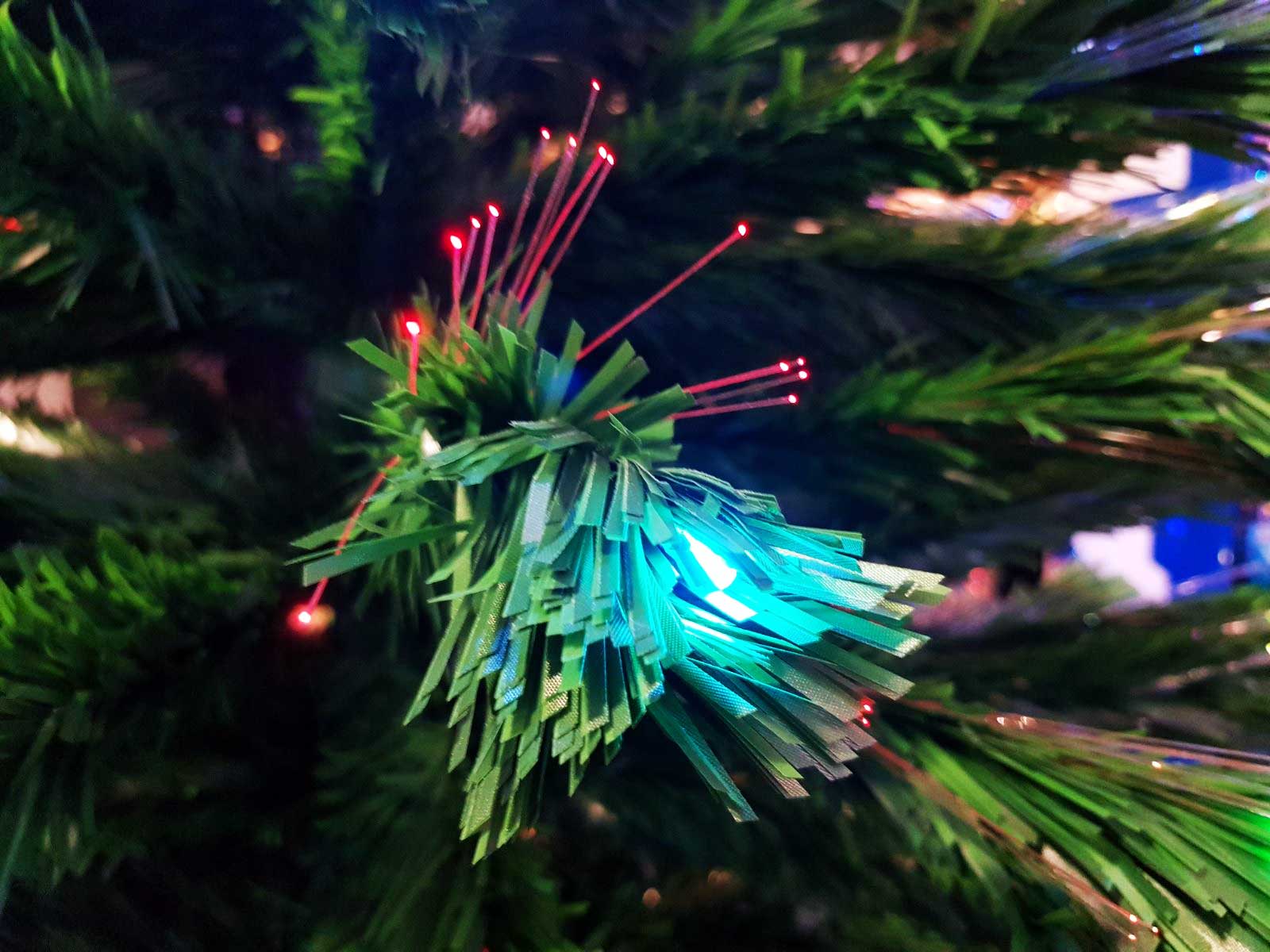 ALBERO DI NATALE CON FIBRE OTTICHE H.210CM