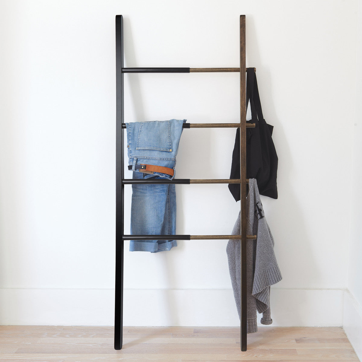 SCALA APPENDIABITI BIANCA 152X41X3.8 CM IN LEGNO