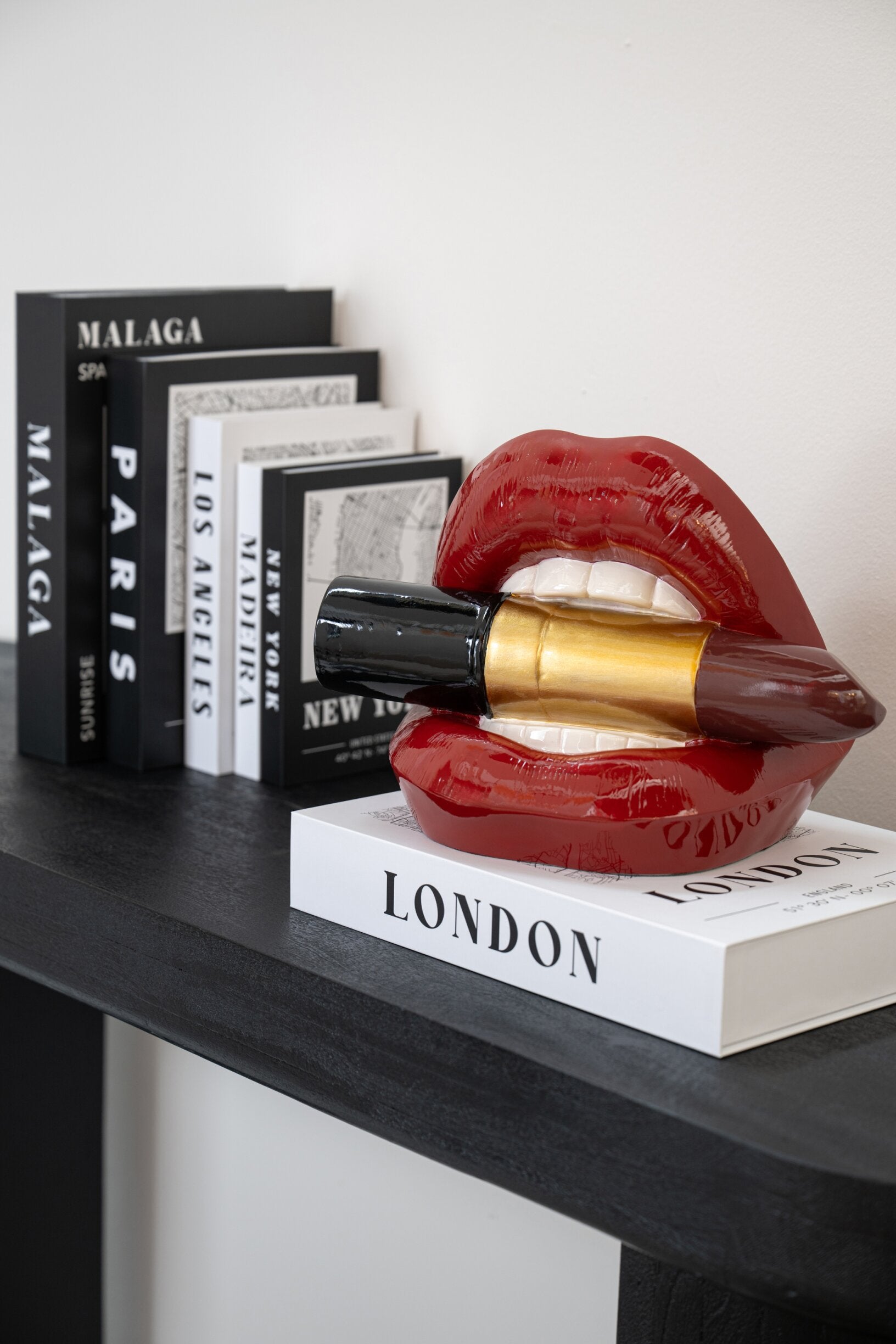 Decorazione Labbra Rossetto Poliresina Rosso Natale 33cm 1.8kg