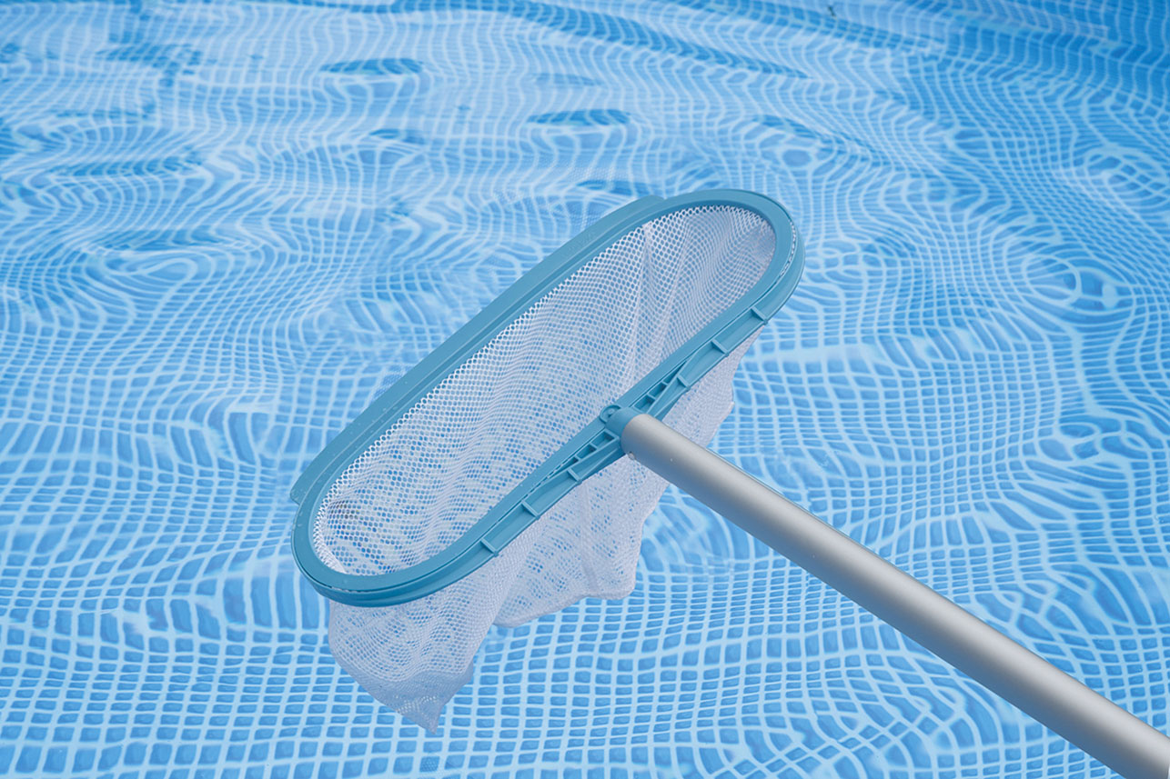 KIT PER PULIZIA PISCINA DELUXE CON MANICO TELESCOPICO 279CM