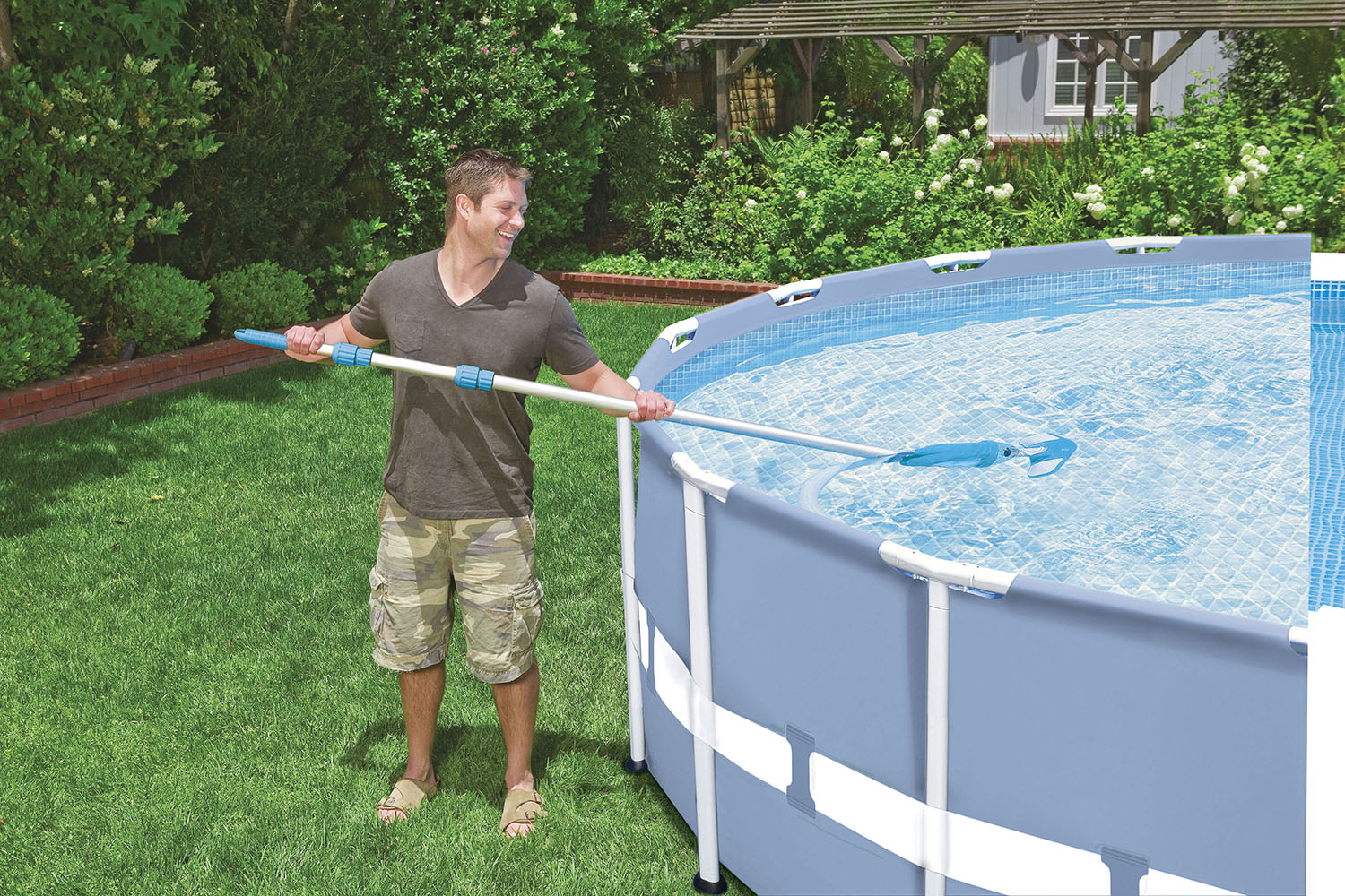 KIT PER PULIZIA PISCINA DELUXE CON MANICO TELESCOPICO 279CM