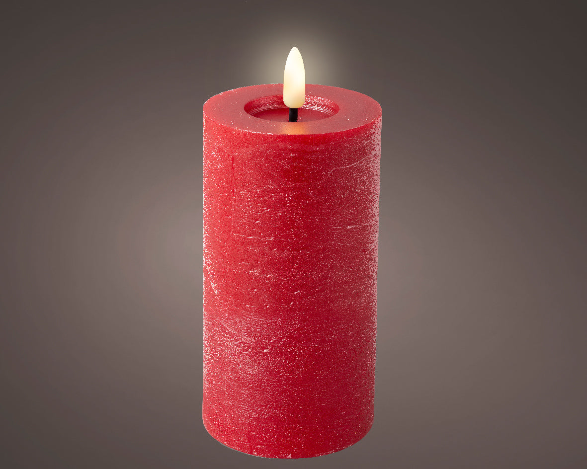 Candela decorativa illuminata LED, altezza 15 cm, colore rosso.