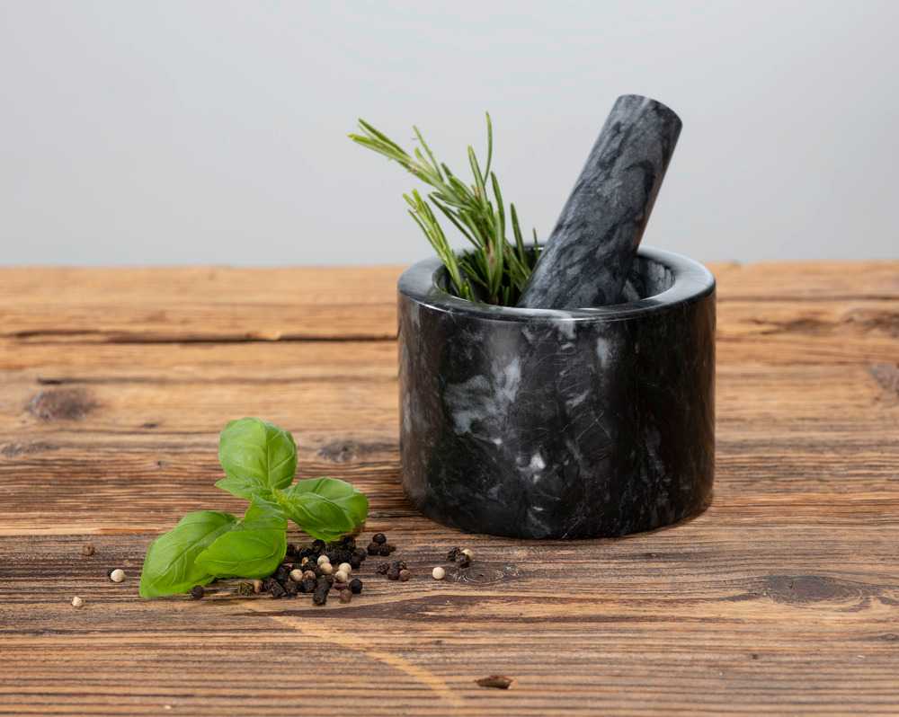 MORTAIO IN MARMO CON PESTELLO