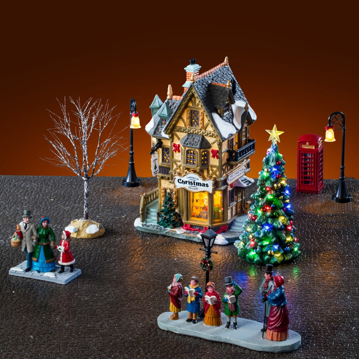 TANNENBAUM CHRISTMAS SHOPPE SET CON ALIMENTATORE 4.5V – LEMAX COD. 56678
