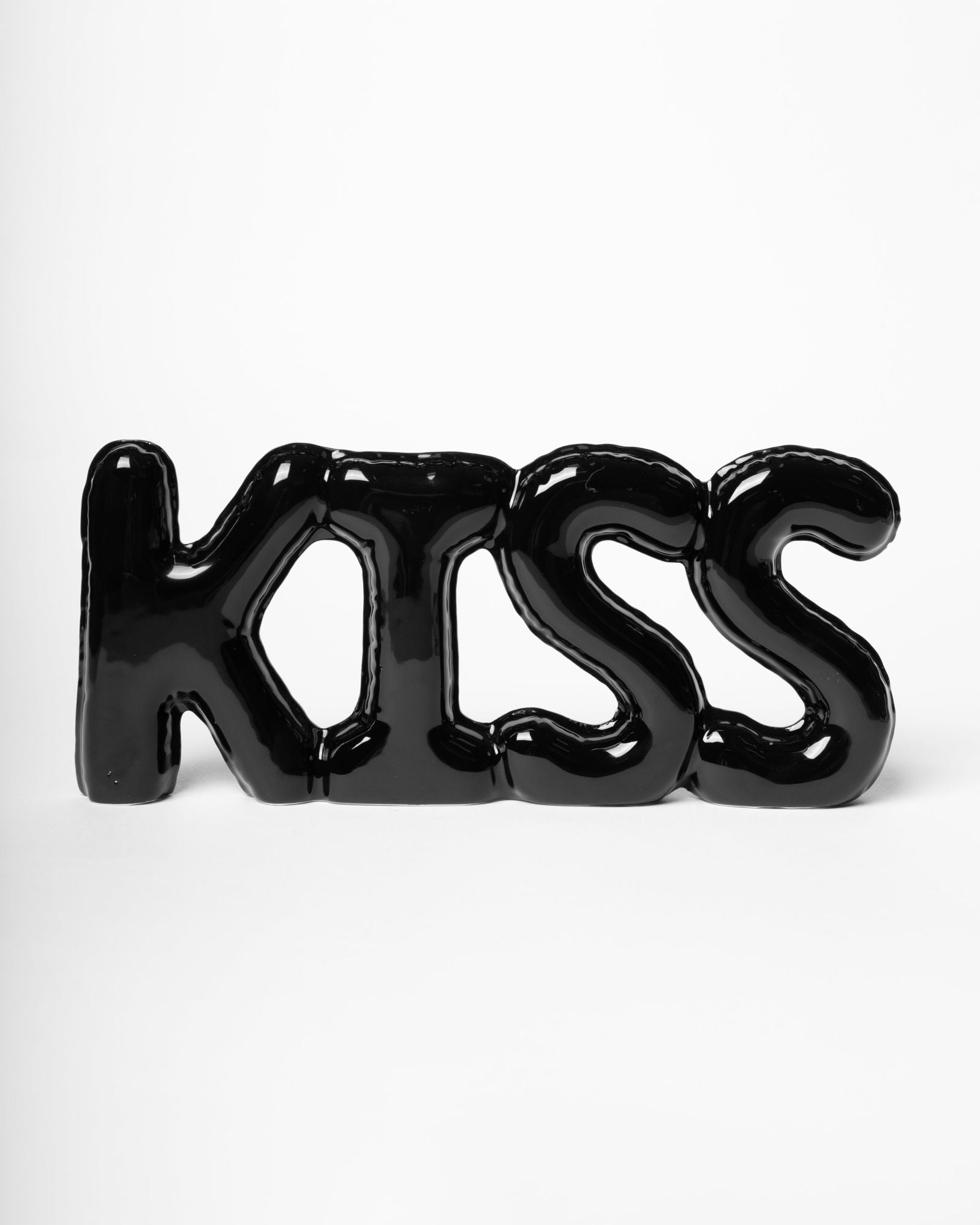 BLOGO Scritta decorativa in ceramica Kiss Nero 24x11cm