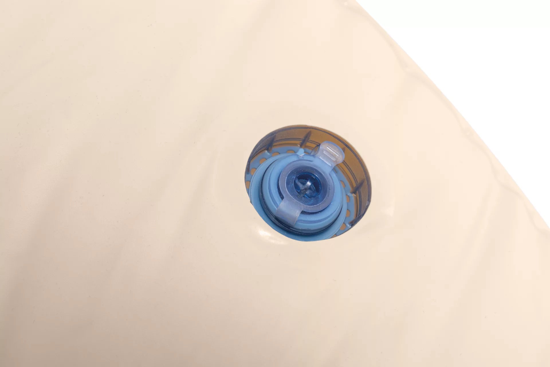 Poltrona gonfiabile a sacco 137x127x74 cm crema INTEX