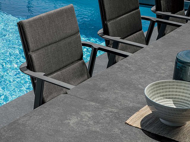OFFERTA TAVOLO MILO ALL. 160/215 CM EFFETTO MARMO+4 POLTRONE GRAFITE