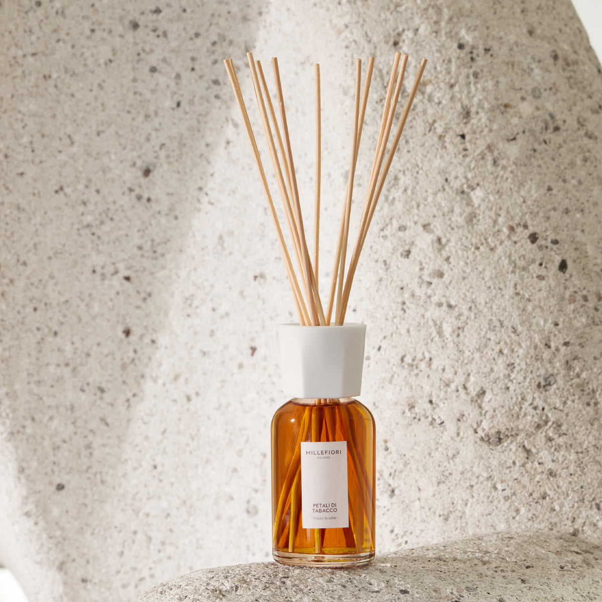 Diffusore a Bastoncini Petali di Tabacco 100 ml MILLEFIORI MILANO