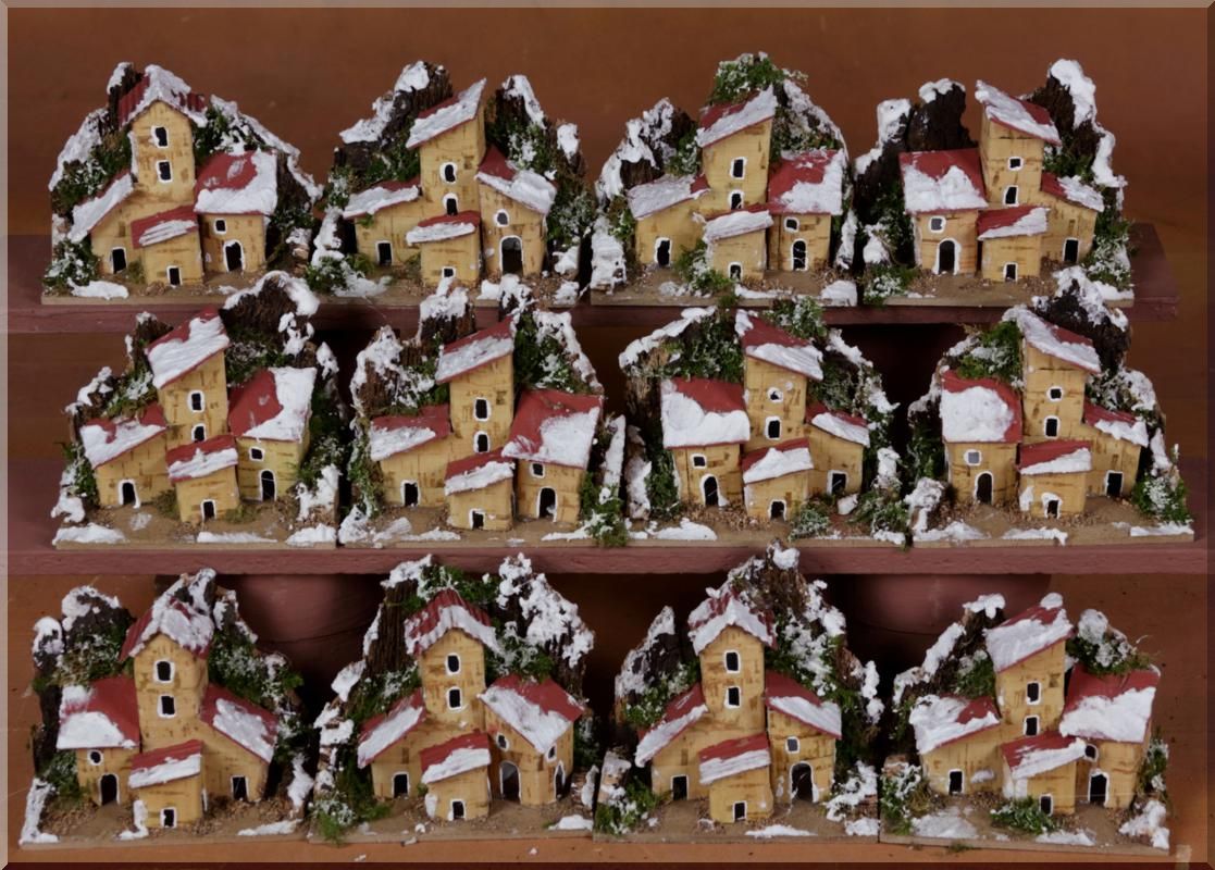 CASETTA PER PRESEPE INNEVATA 10X6CM
