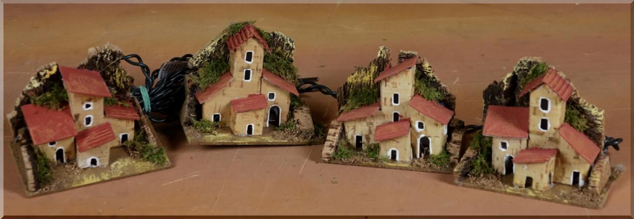 4 GRUPPI CASETTE CON LUCI 10X6X8CM