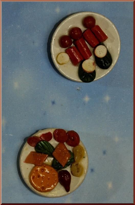 PIATTI CON CIBO CM. 2,5