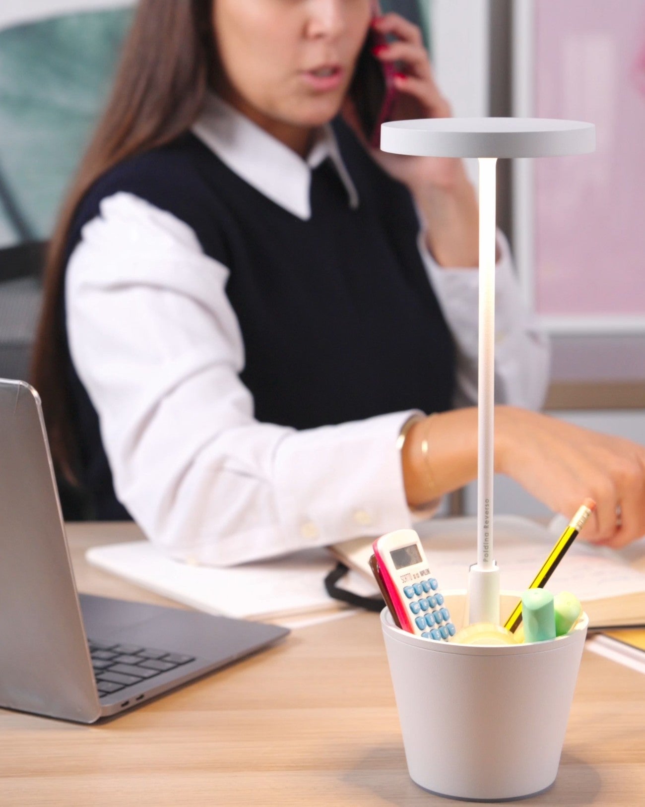 Lampada da tavolo ricaricabile Poldina Reverso con contenitore multiuso D11cm H35cm Bianca ZAFFERANO