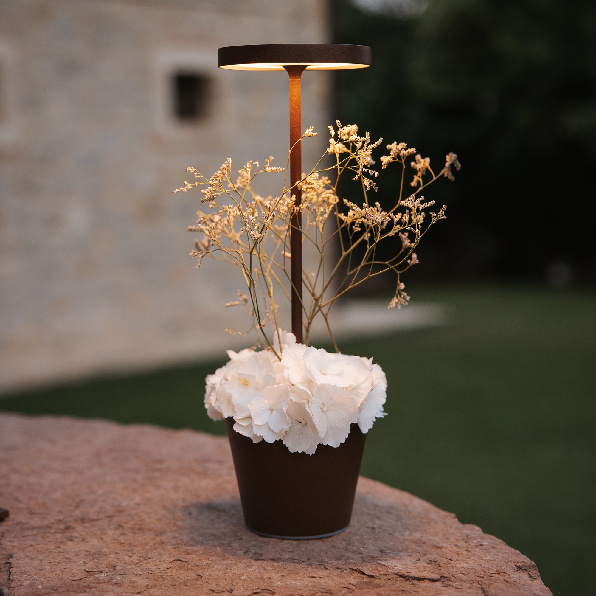 Lampada da tavolo ricaricabile Poldina Reverso con contenitore multiuso D11cm H35cm Corten ZAFFERANO