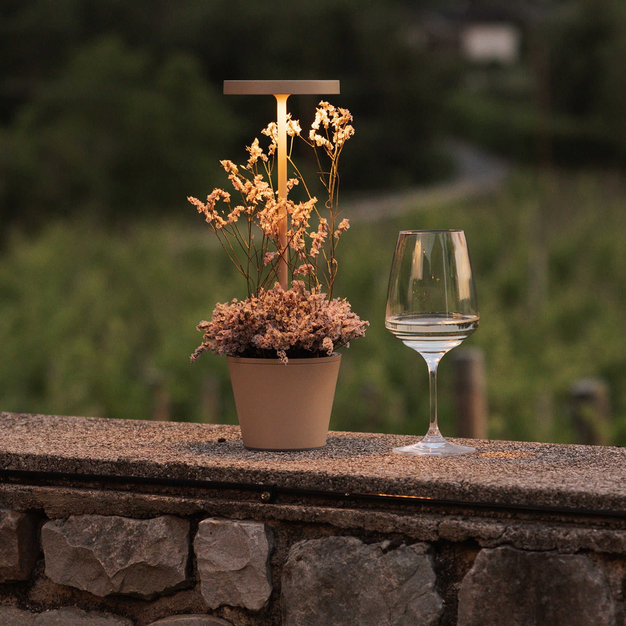 Lampada da tavolo ricaricabile Poldina Reverso con contenitore multiuso D11cm H35cm Sabbia ZAFFERANO