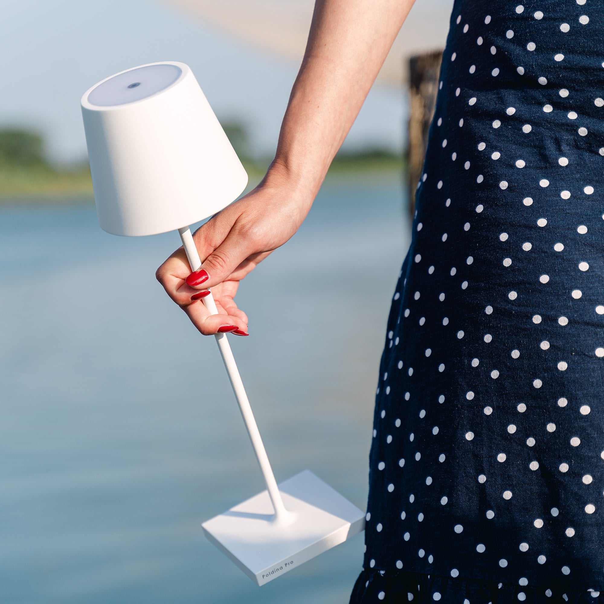 Lampada da Tavolo Poldina Pro D11cm H38cm Ricaricabile Bianca ZAFFERANO