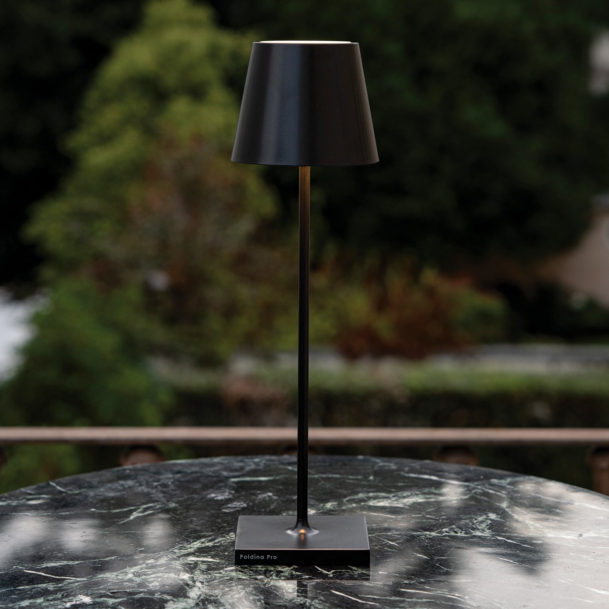 Lampada da Tavolo Poldina Pro D11cm H38cm Ricaricabile Nera ZAFFERANO