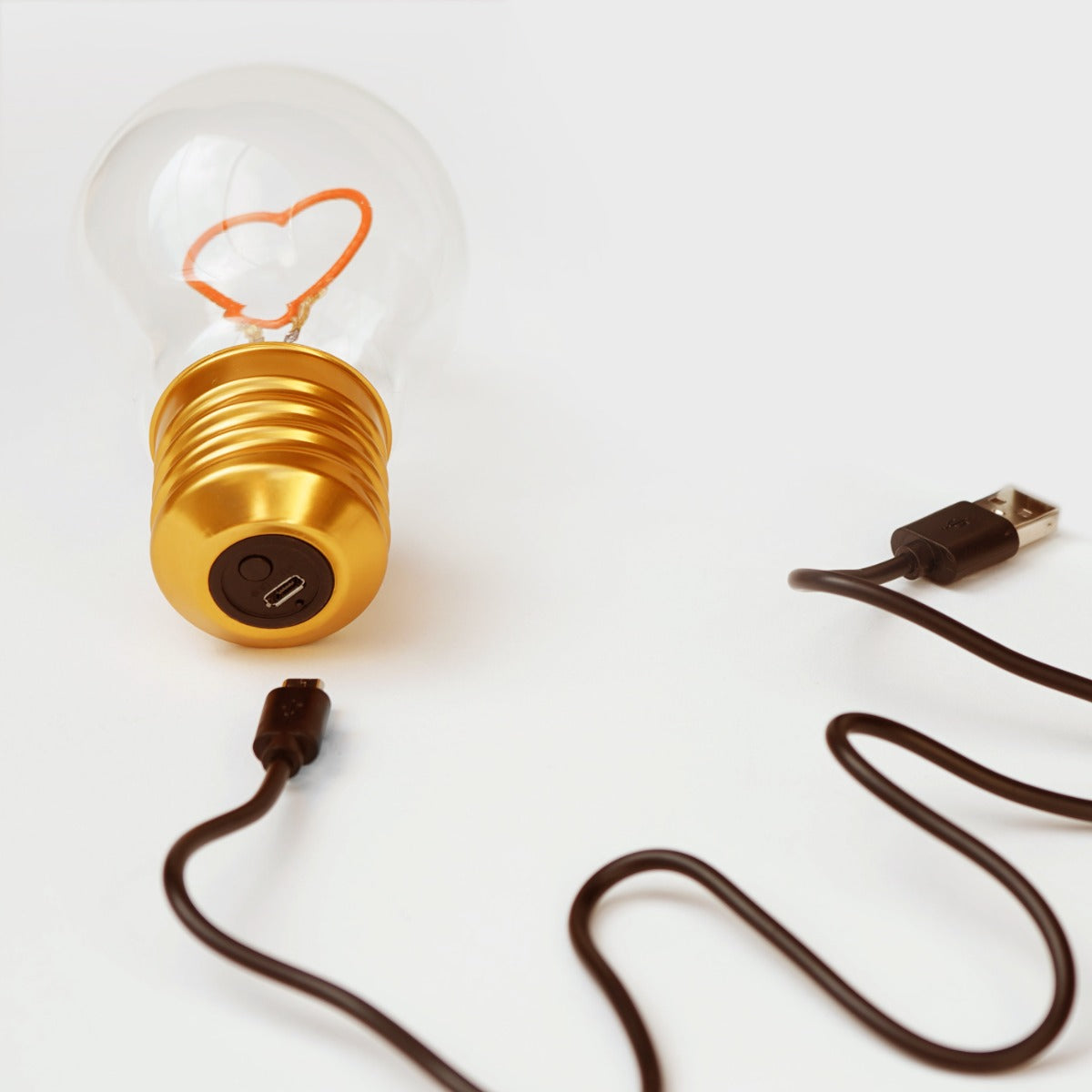 LAMPADA DA TAVOLO A FORMA DI LAMPADINA CON CUORE USB