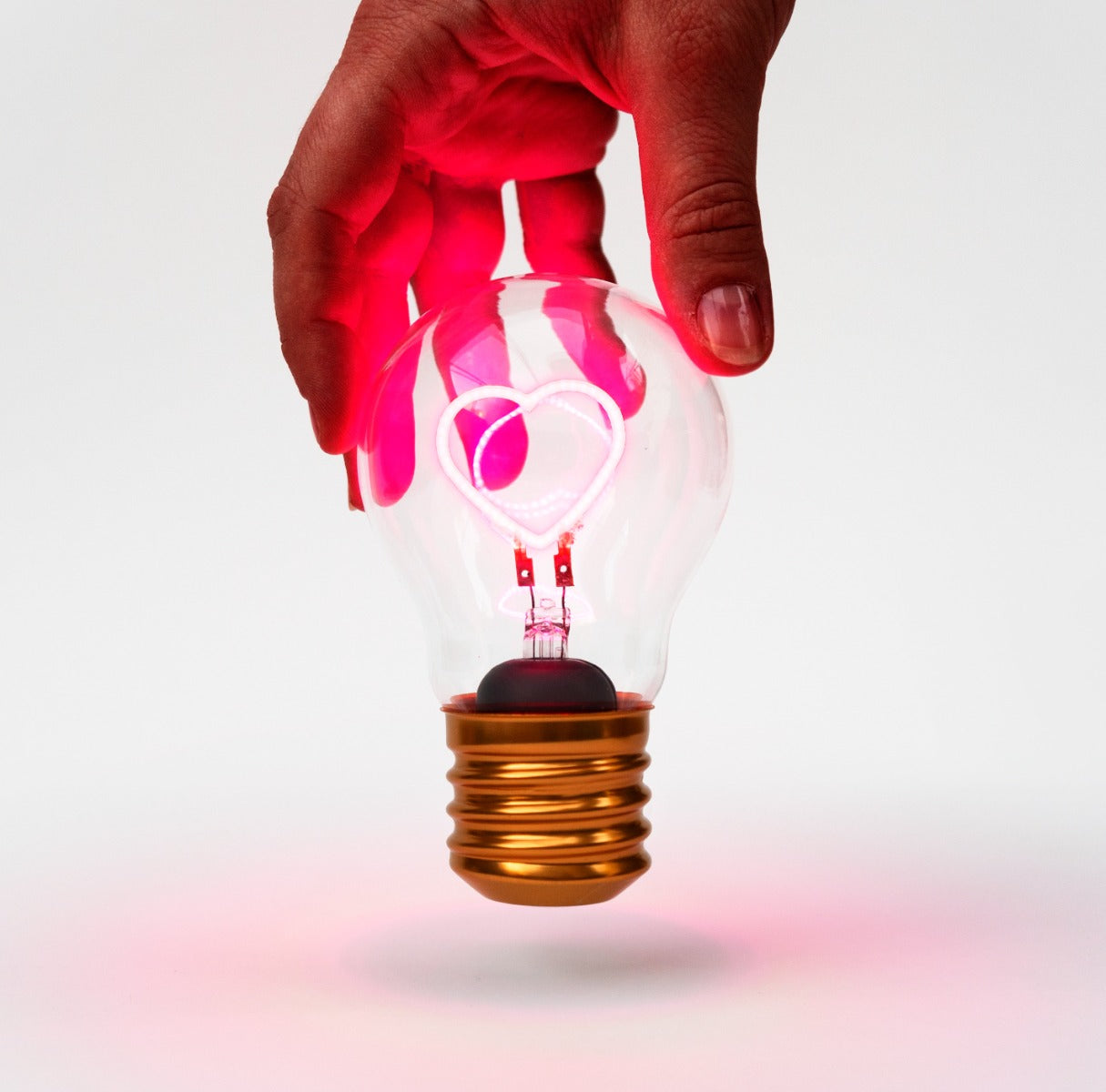 LAMPADA DA TAVOLO A FORMA DI LAMPADINA CON CUORE USB