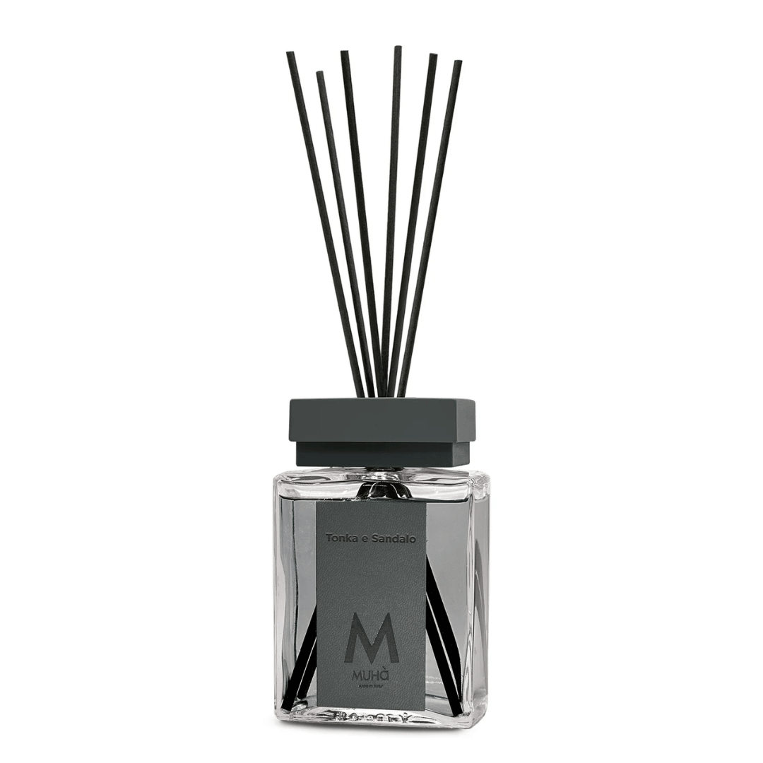 DIFFUSORE DI PROFUMO A BASTONCINI 100ML TONKA E SANDALO