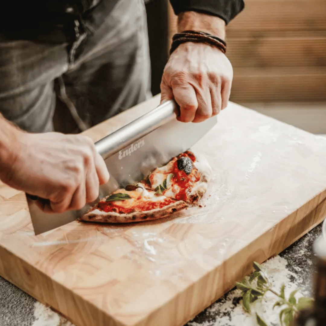 TAGLIAPIZZA A MEZZALUNA ENDERS IN ACCIAIO INOX