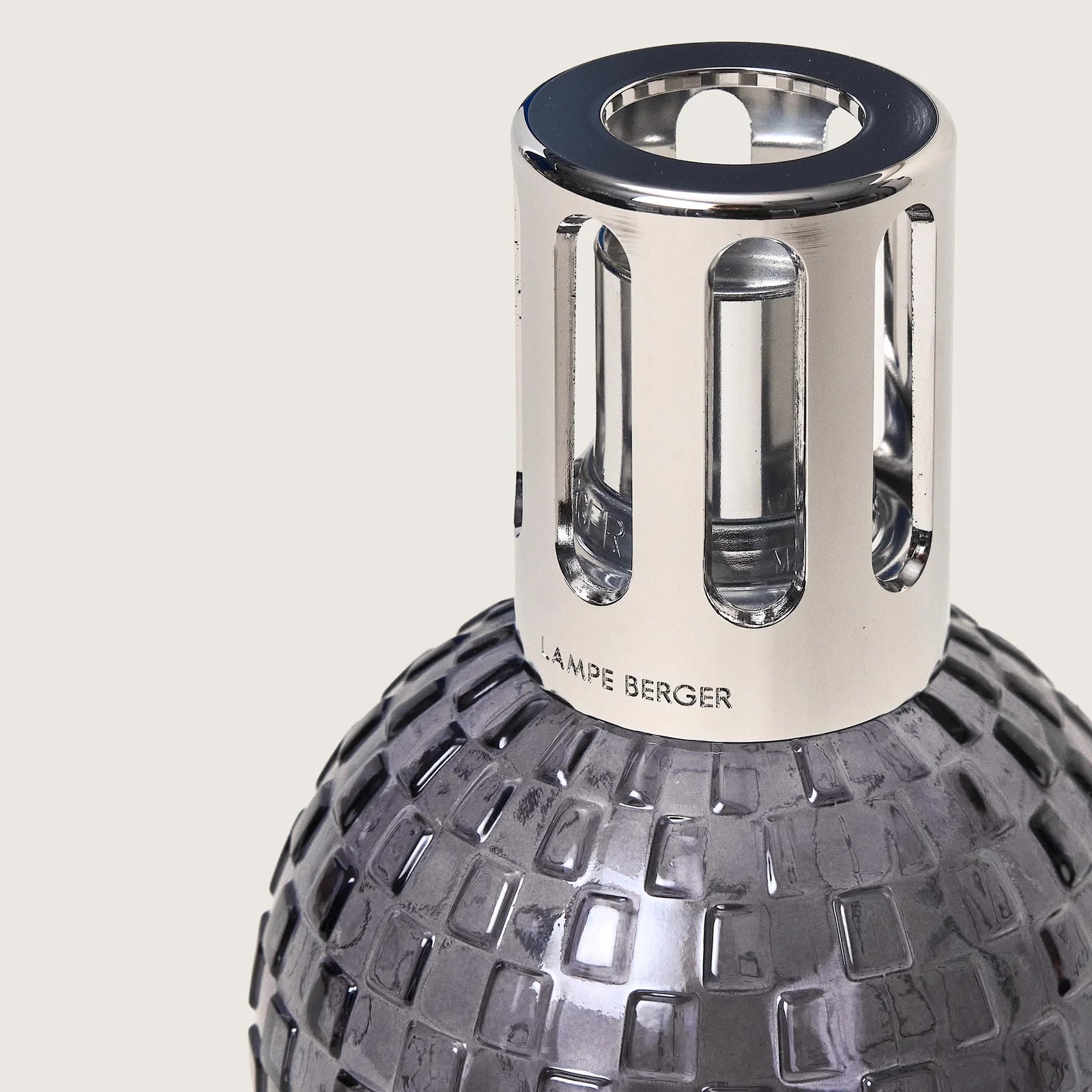 Cofanetto Lampe Berger Disco Gris 9x9x12,6cm con Ricarica 250ml Poussière D'Ambre Maison Berger