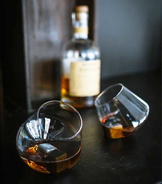 SET ROCKING 2 BICCHIERI DA WHISKY ROTANTI