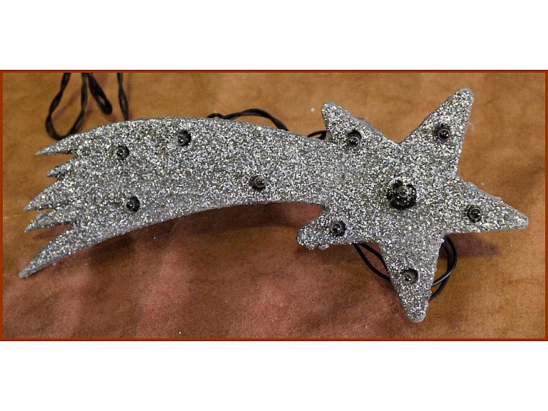 COMETINA ARGENTATA CON 10 LUCI 4,5V PER PRESEPE 18X8 CM