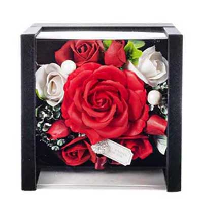 SCATOLA REGALO CUBO CON ROSE E CASSETTINO 17,5X18X16CM