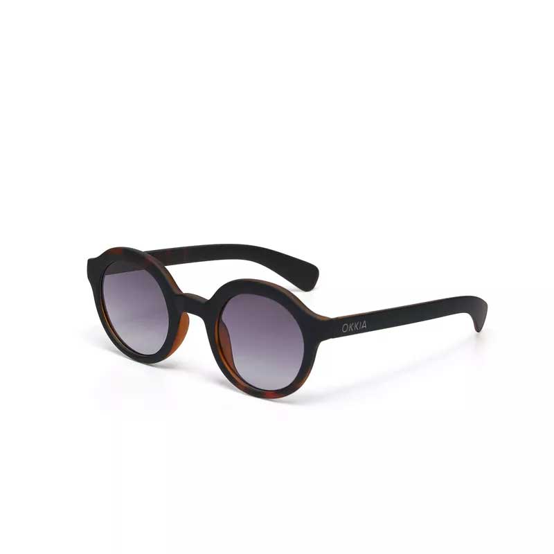 OCCHIALE DA SOLE MODELLO LAURO ROUND COLORE NERO LENTI NERO GRADIENTE OKKIA