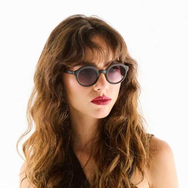 OCCHIALE DA SOLE MODELLO LAURO ROUND COLORE NERO LENTI NERO GRADIENTE OKKIA