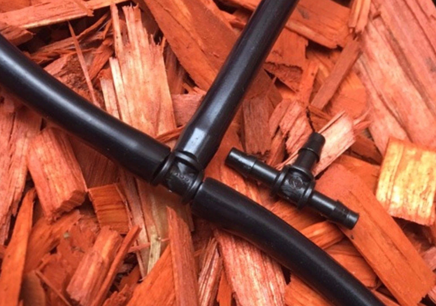 CONNETTORE A T PER TUBO DA 4 MM