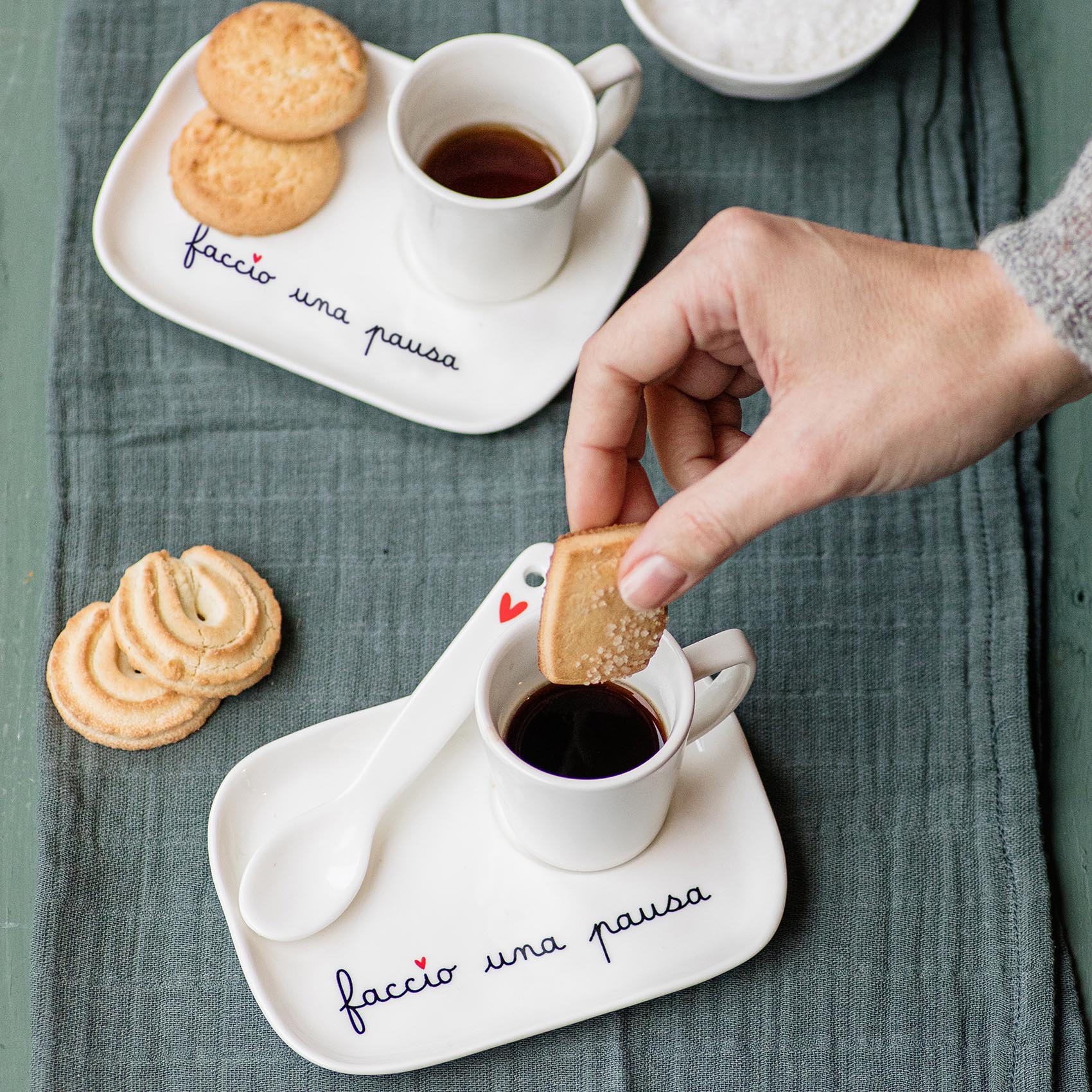 Set 2 Piattini per Tazze Espresso 14.2 x 10.2 cm Bianco con Scritta Nera Simple Day