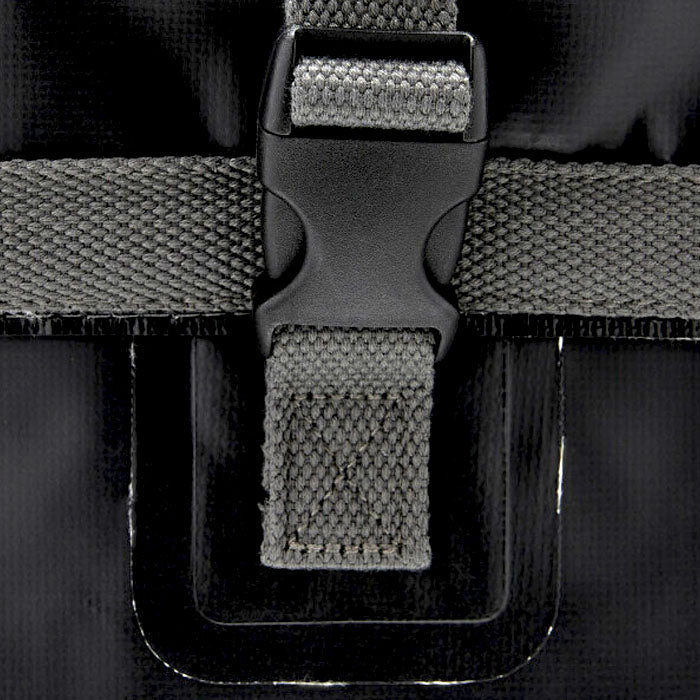 ZAINO RESISTENTE ALL' ACQUA 15LT NERO